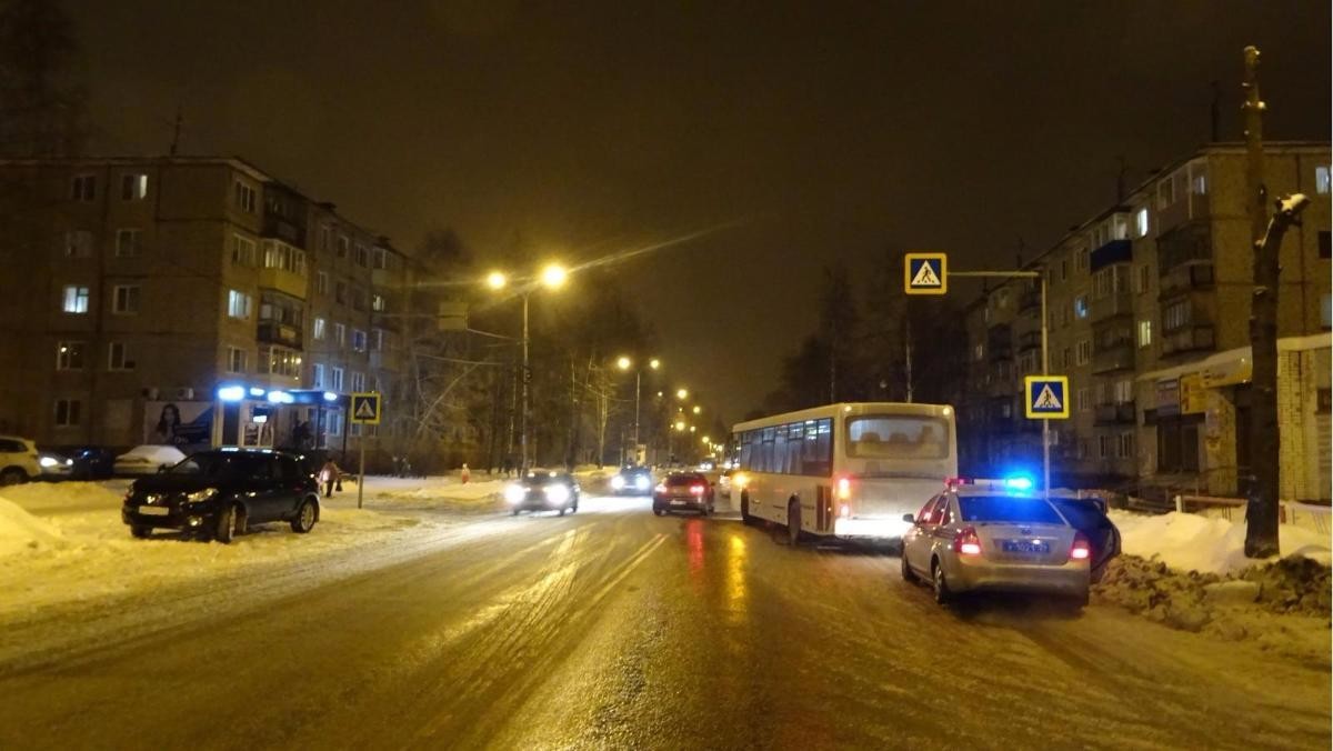 В Новодвинске мужчина попал под автобус
